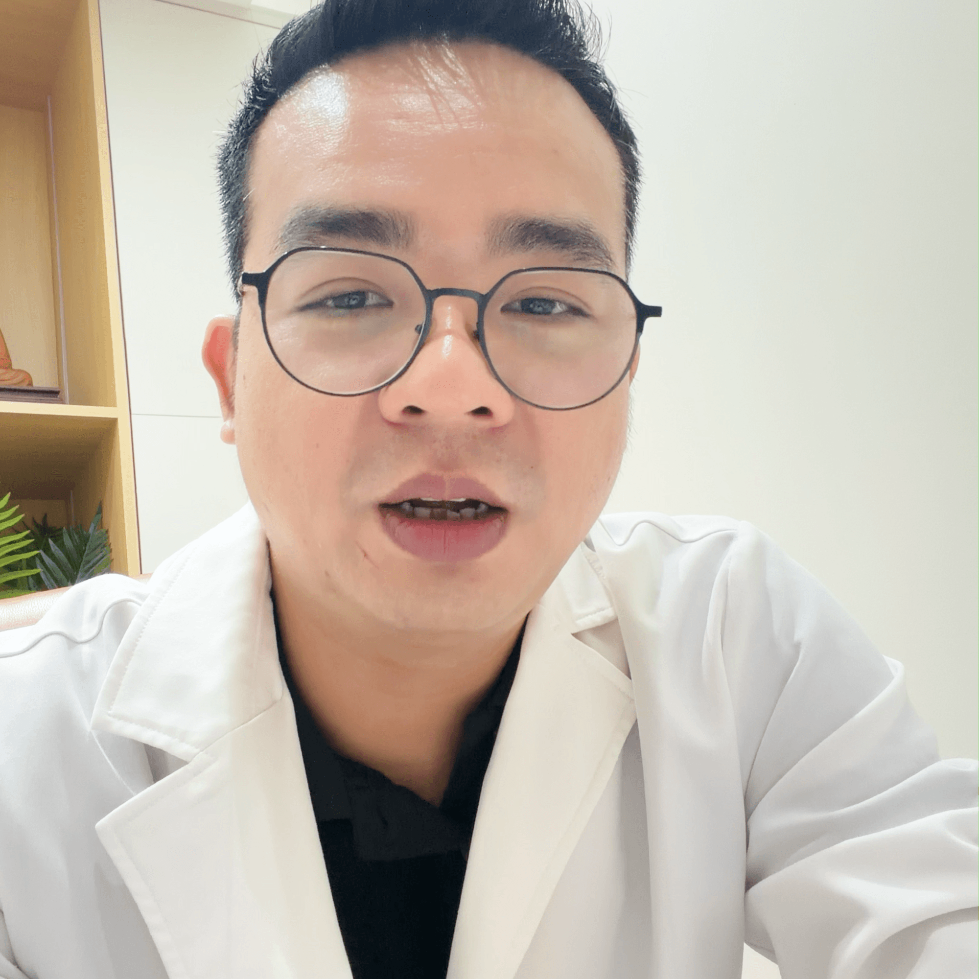 Treo hạ môi bé